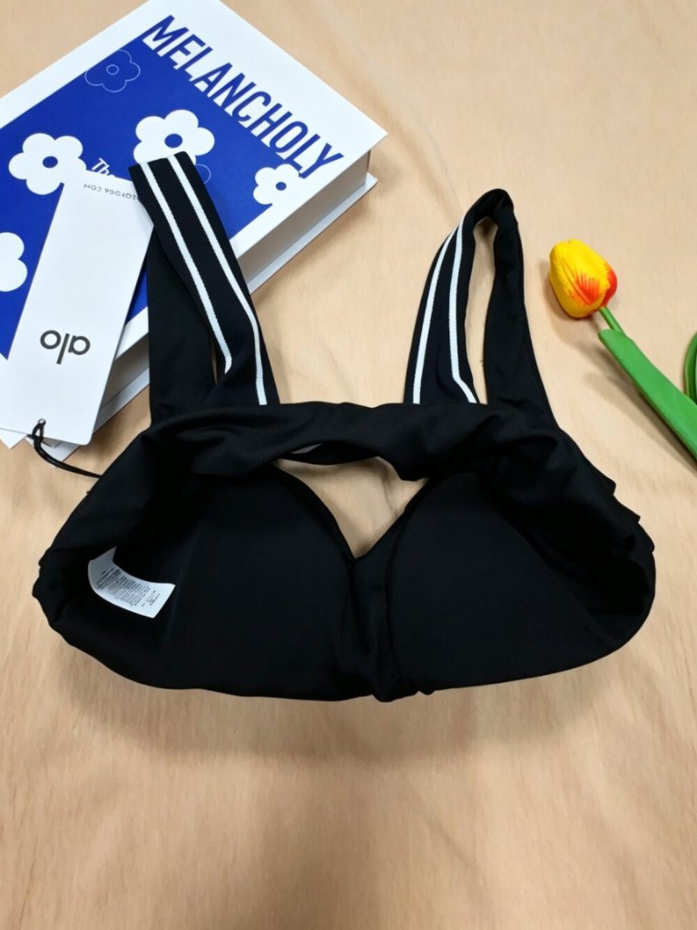 New With Tags🖤ALO Yoga Airbrush Heart Throb Sports Bra Black/White🎀 - Picture 5 of 10